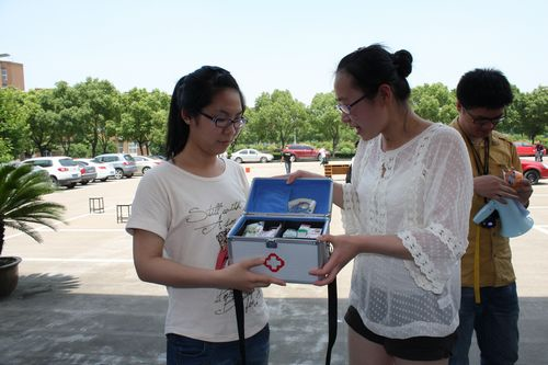 国产无码
举行医疗急救知识讲解和灭火演练.jpg